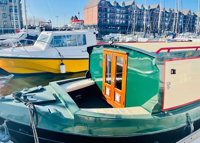 Lovely 2-Bedroom Barge Brunswick Dock Liverpool!