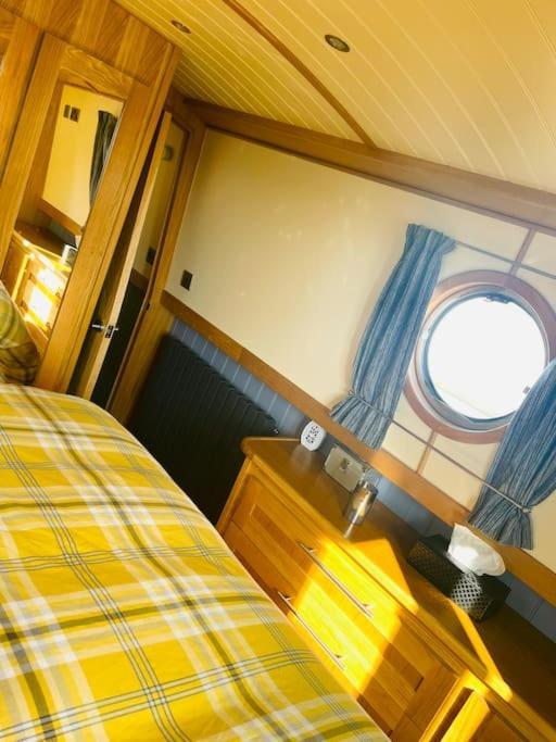 Lovely 2-bedroom Barge Brunswick Dock Liverpool!