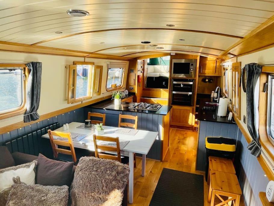 Lovely 2-bedroom Barge Brunswick Dock Liverpool! *