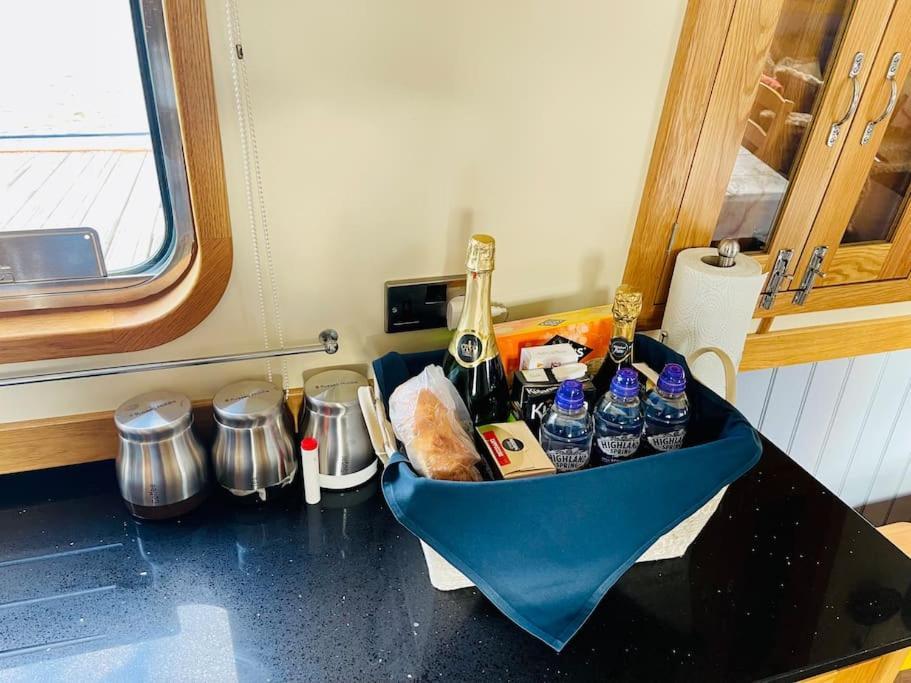 Lovely 2-bedroom Barge Brunswick Dock Liverpool! *