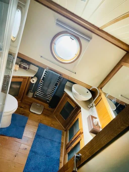 Botel Lovely 2-bedroom Barge Brunswick Dock Liverpool!