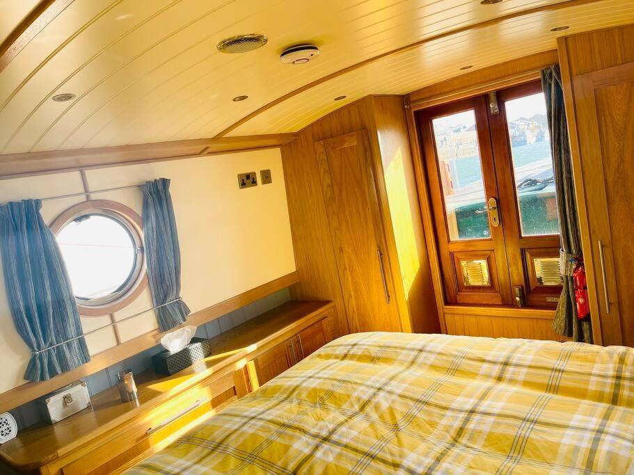 Lovely 2-bedroom Barge Brunswick Dock Liverpool! Botel *