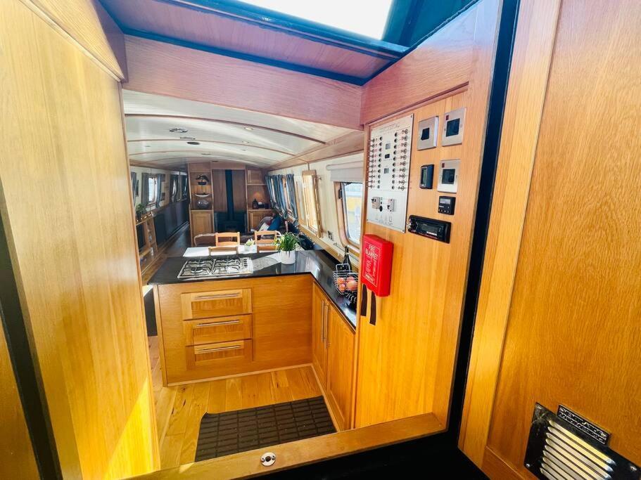 Lovely 2-bedroom Barge Brunswick Dock Liverpool!
