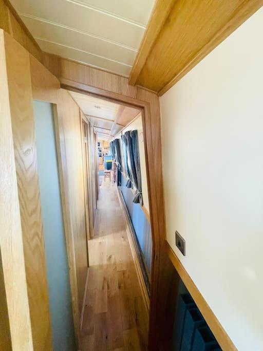 Lovely 2-bedroom Barge Brunswick Dock Liverpool! Botel