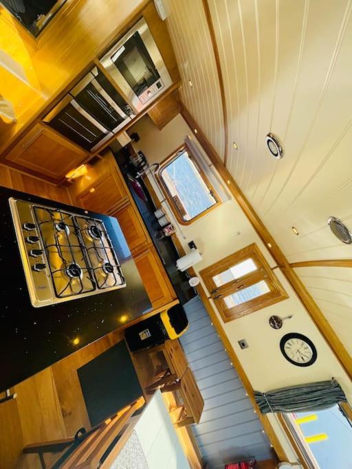 Lovely 2-bedroom Barge Brunswick Dock Liverpool! Botel *
