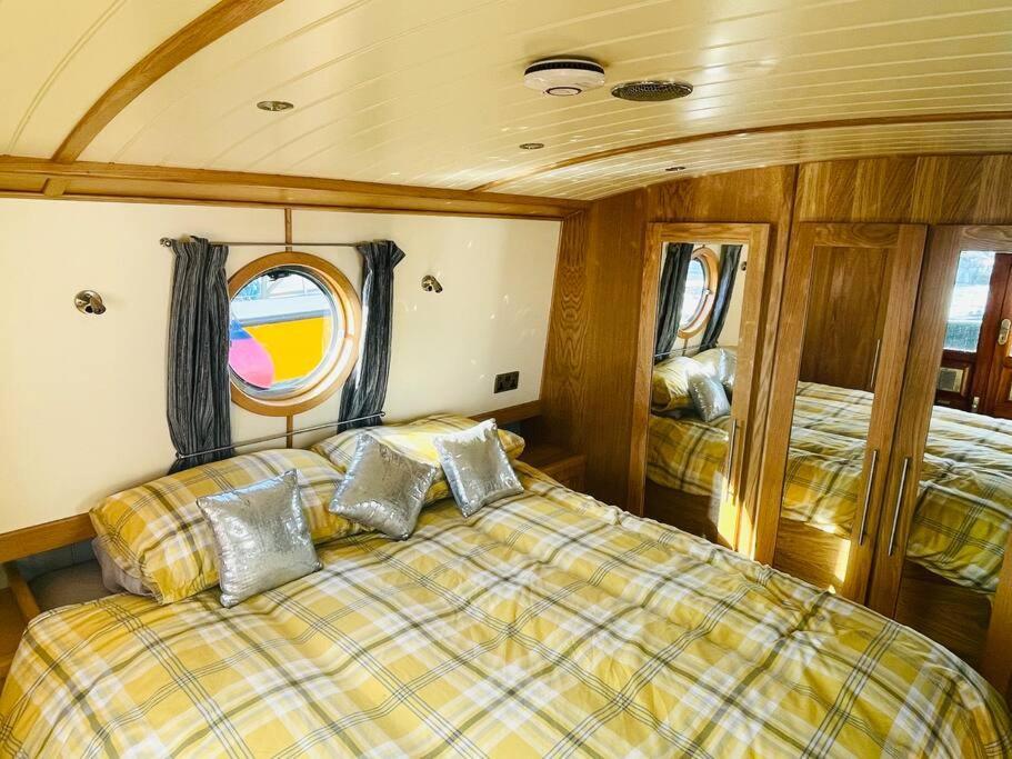Lovely 2-bedroom Barge Brunswick Dock Liverpool! Liverpool