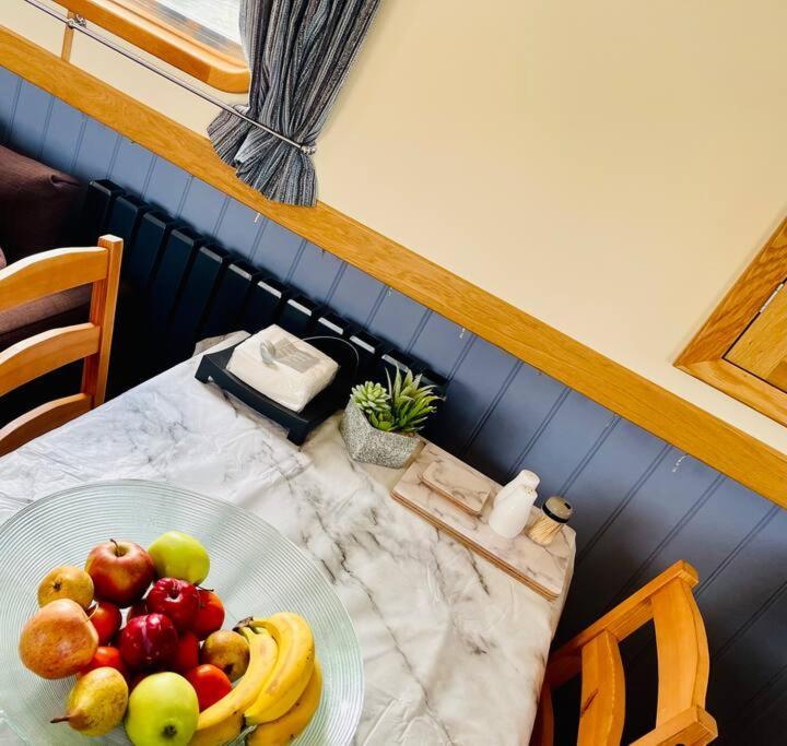 Lovely 2-bedroom Barge Brunswick Dock Liverpool! Botel *